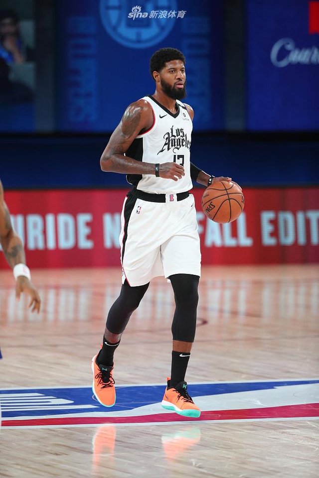 也展现出极 也展现出极